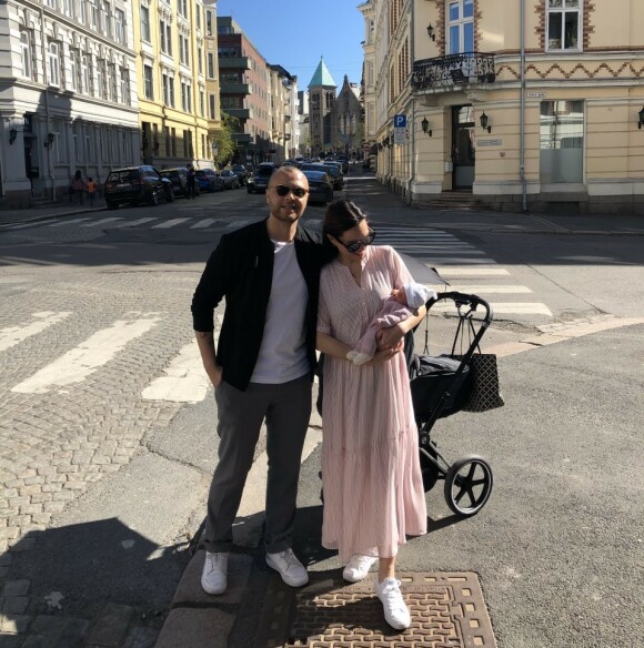 BABYLYKKE: Kristoffer Tømmerbakke og forloveden Rakel Susanne Olsen (34) legger ikke skjul på at de er nyforelsket i datteren Josephine. Foto: Privat BABYLYKKE: Kristoffer Tømmerbakke og forloveden Rakel Susanne Olsen (34) legger ikke skjul på at de er nyforelsket i datteren Josephine. Foto: Privat